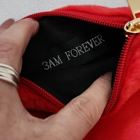 Stranger Things "Hellfire Club" Card Holder & Lanyard Set with Red Furry  Bag - Picture 12 of 16